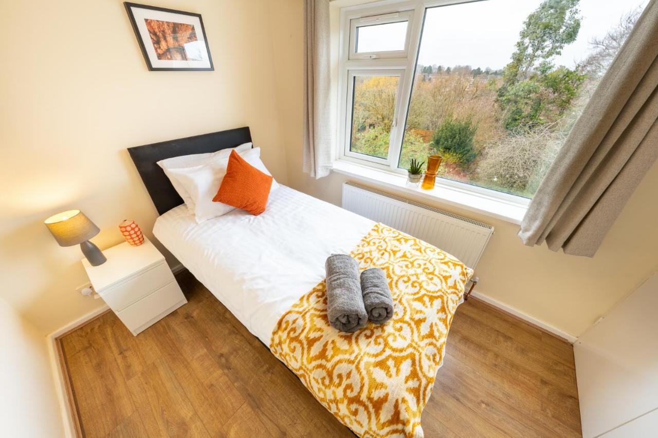 Pierocks Carver Entire House, Hot Tub & Wifi High Wycombe Eksteriør billede