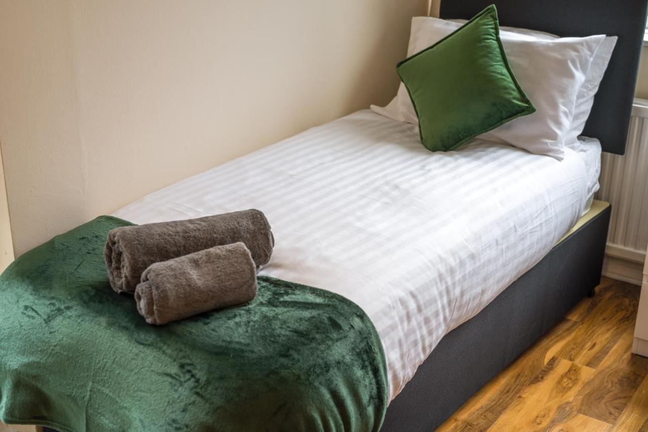 Pierocks Carver Entire House, Hot Tub & Wifi High Wycombe Eksteriør billede