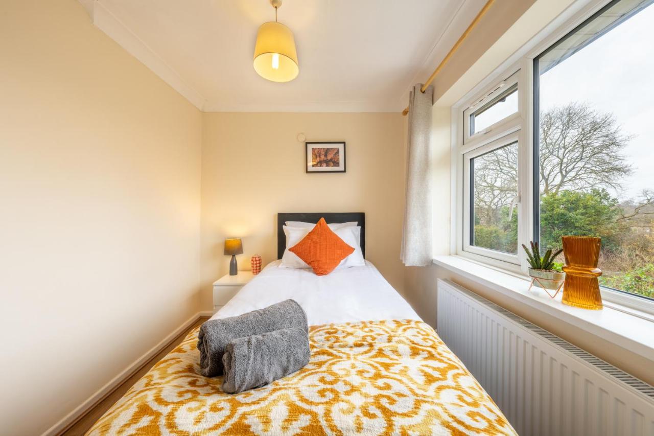 Pierocks Carver Entire House, Hot Tub & Wifi High Wycombe Eksteriør billede